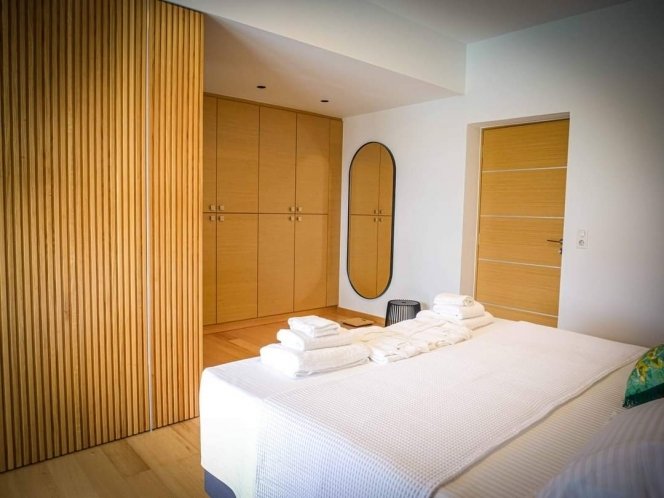 Image No.4-6 Bed House for sale