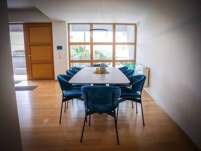 Image No.9-6 Bed House for sale