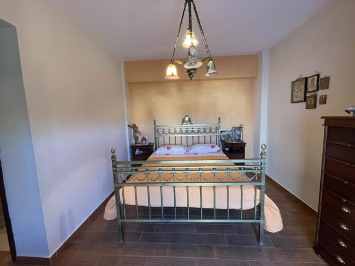 Image No.13-5 Bed House for sale