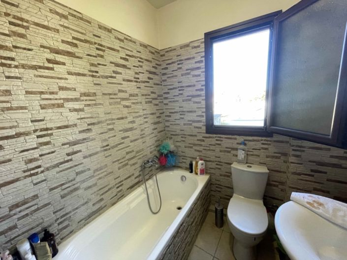 Image No.17-5 Bed House for sale