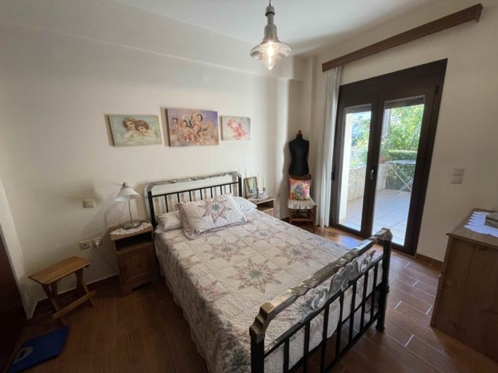 Image No.6-5 Bed House for sale