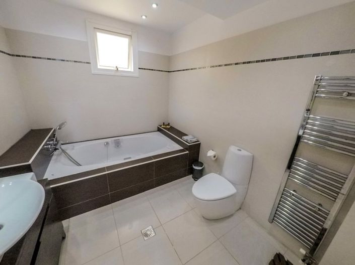 Image No.15-4 Bed Villa for sale