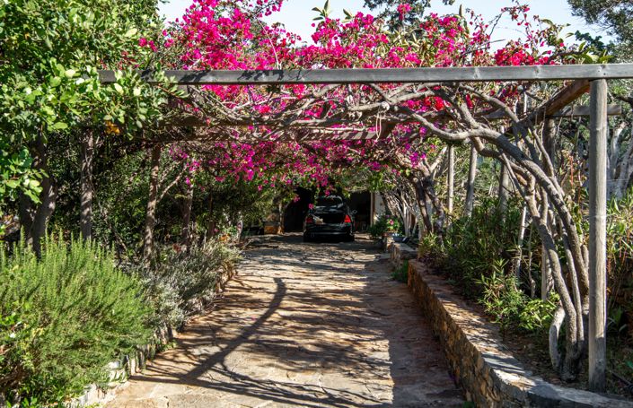 Image No.30-8 Bed House for sale