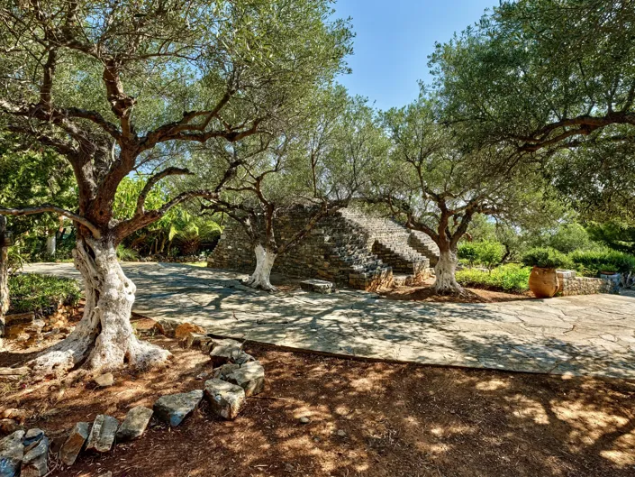 Image No.5-8 Bed House for sale