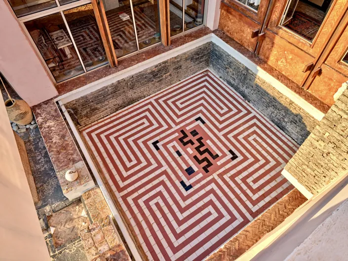 Image No.7-8 Bed House for sale