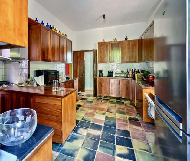 Image No.8-8 Bed House for sale