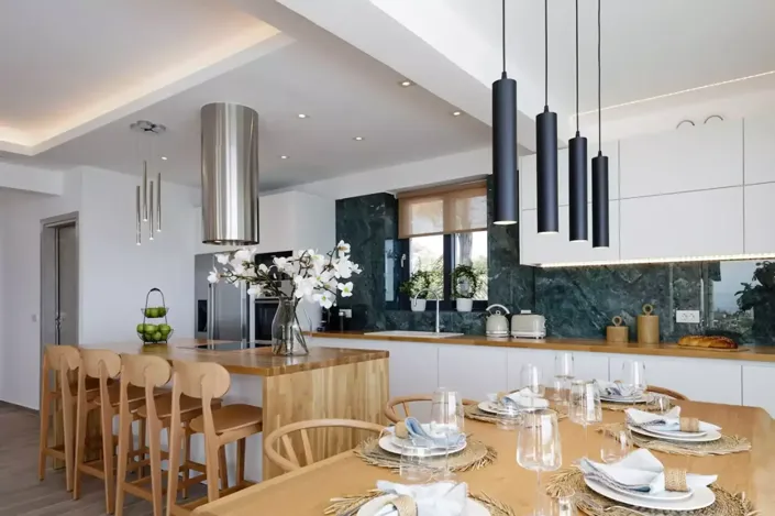 Image No.30-4 Bed House for sale