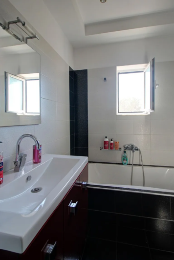 Image No.9-3 Bed House for sale