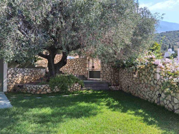 Image No.11-5 Bed House for sale