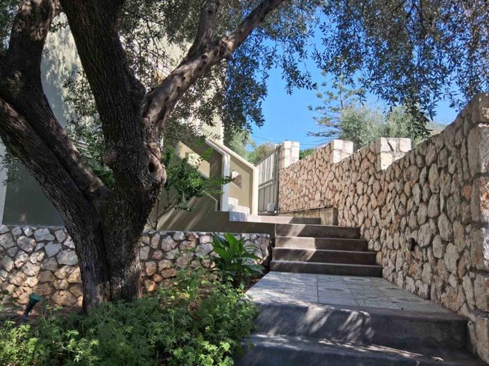 Image No.7-5 Bed House for sale