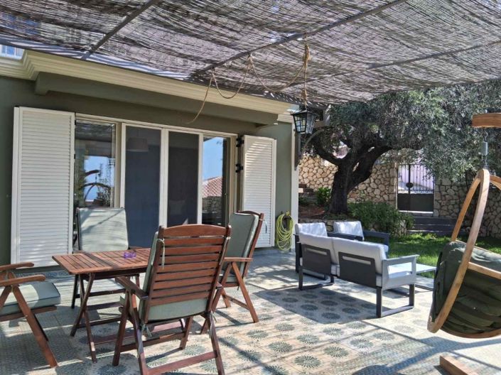 Image No.8-5 Bed House for sale