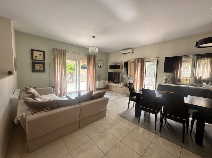 Image No.1-4 Bed House for sale