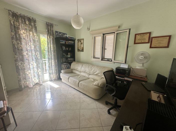 Image No.10-4 Bed House for sale