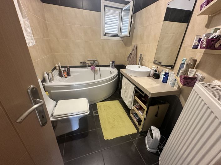 Image No.19-4 Bed House for sale