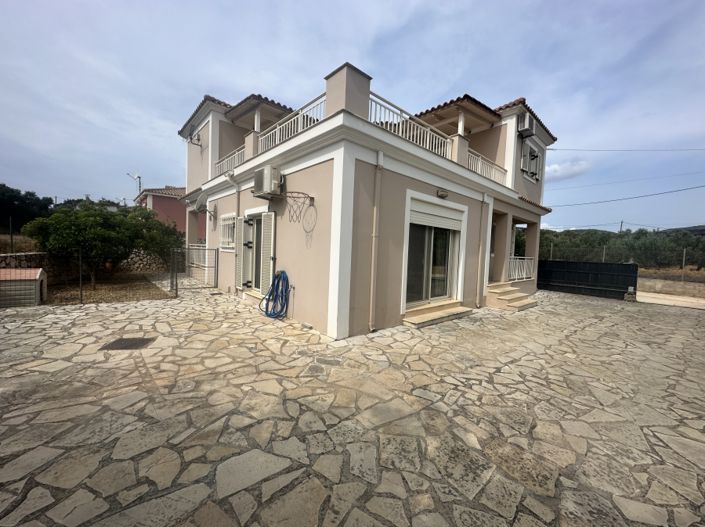 Image No.2-4 Bed House for sale