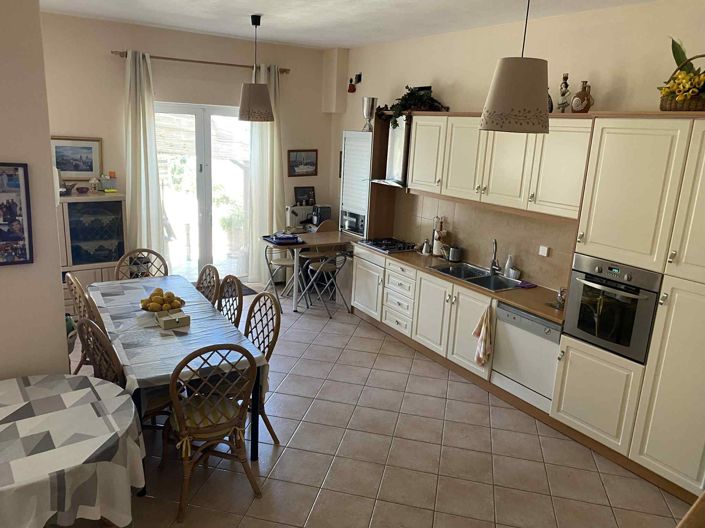 Image No.13-5 Bed House for sale