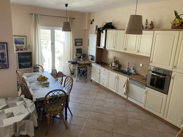 ab20a1d6-31b6-4933-95f2-195b494aad1d