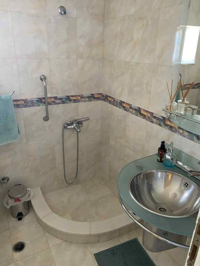 Image No.18-5 Bed House for sale