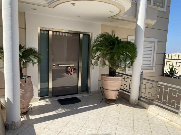 Image No.21-5 Bed House for sale