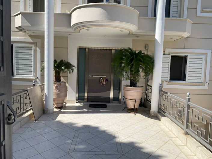 Image No.31-5 Bed House for sale