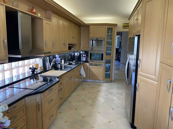 Image No.40-5 Bed House for sale