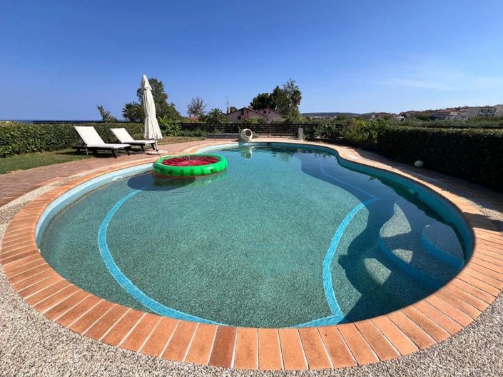 Image No.5-5 Bed House for sale