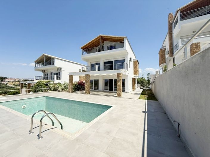 Image No.1-5 Bed House for sale