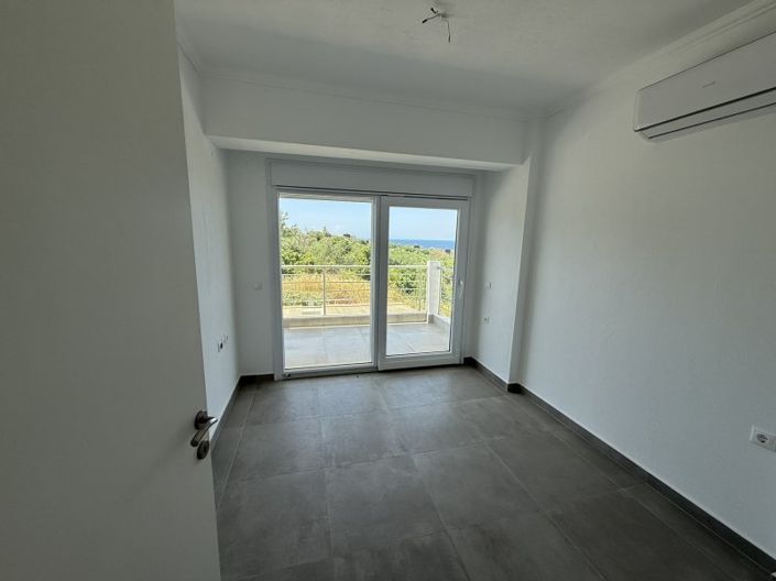 Image No.12-5 Bed House for sale