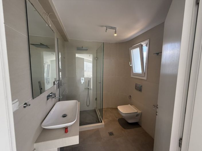 Image No.13-5 Bed House for sale