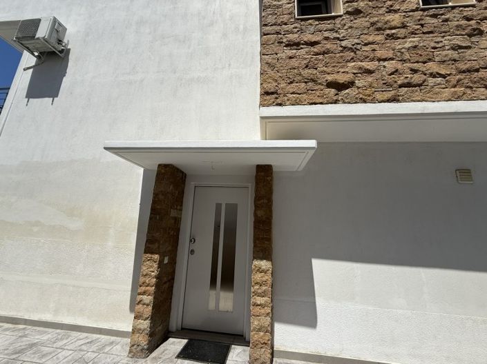 Image No.18-5 Bed House for sale