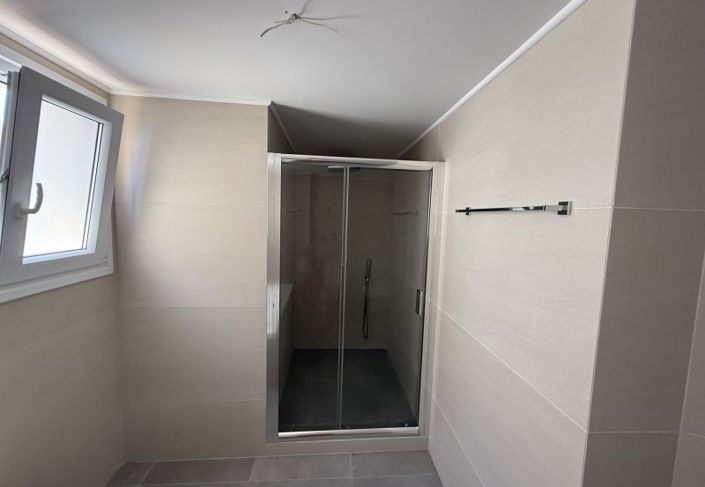 Image No.6-5 Bed House for sale