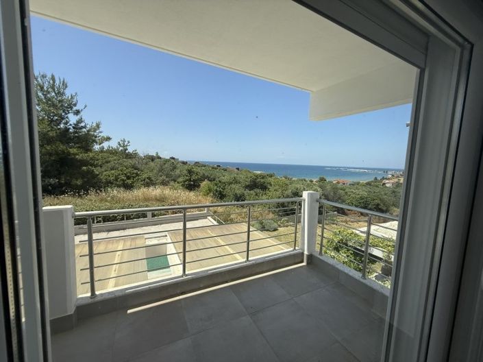 Image No.8-5 Bed House for sale