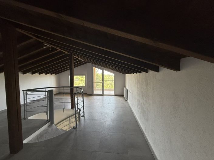 Image No.9-5 Bed House for sale