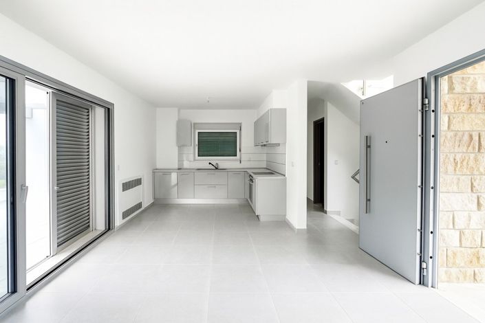 Image No.25-4 Bed House for sale