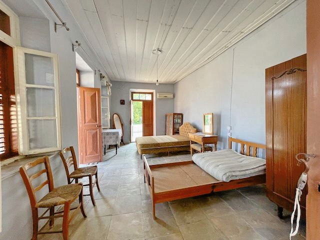 Image No.16-5 Bed Property for sale