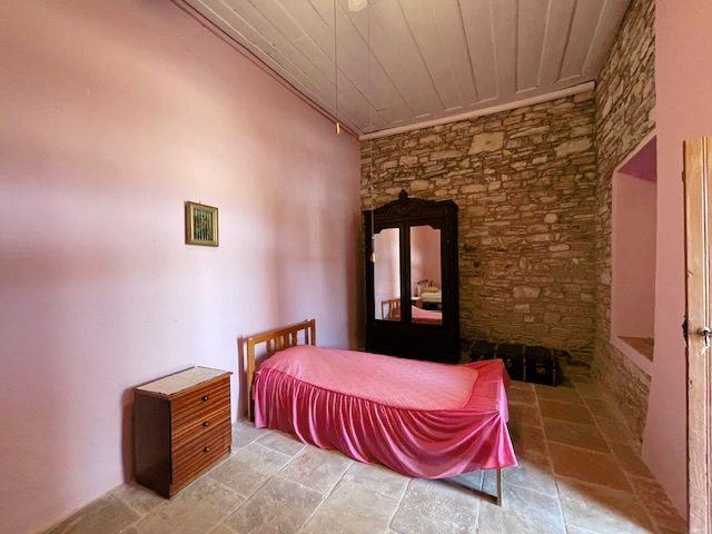 Image No.19-5 Bed Property for sale