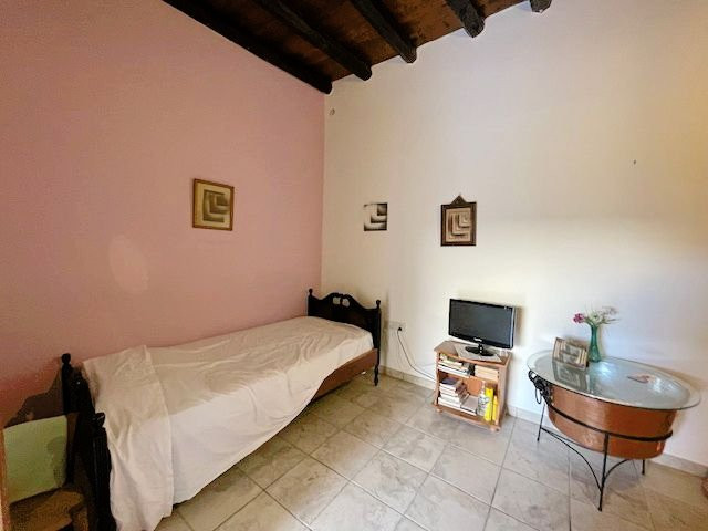 Image No.23-5 Bed Property for sale