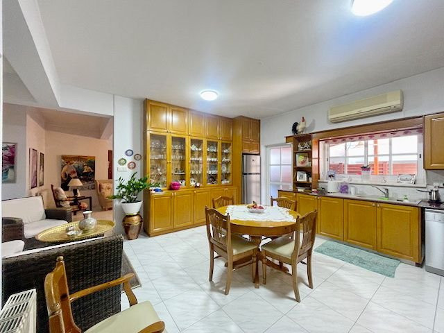 Image No.16-3 Bed Property for sale