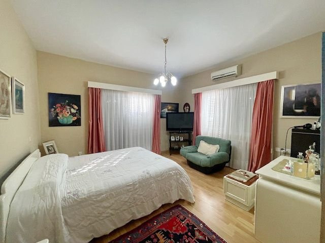 Image No.22-3 Bed Property for sale