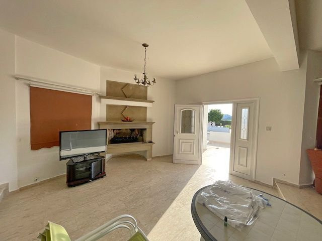 Image No.11-4 Bed Property for sale