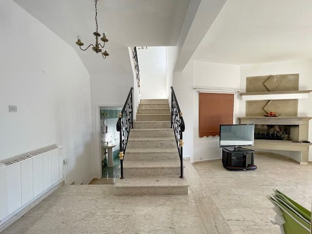 Image No.12-4 Bed Property for sale