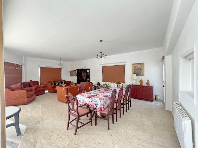 Image No.14-4 Bed Property for sale