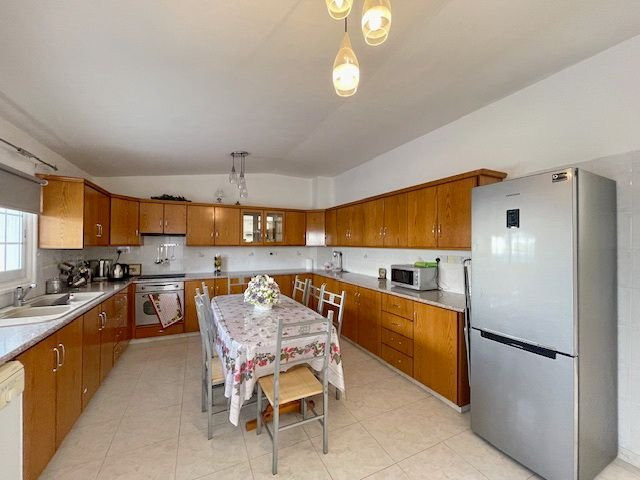 Image No.15-4 Bed Property for sale