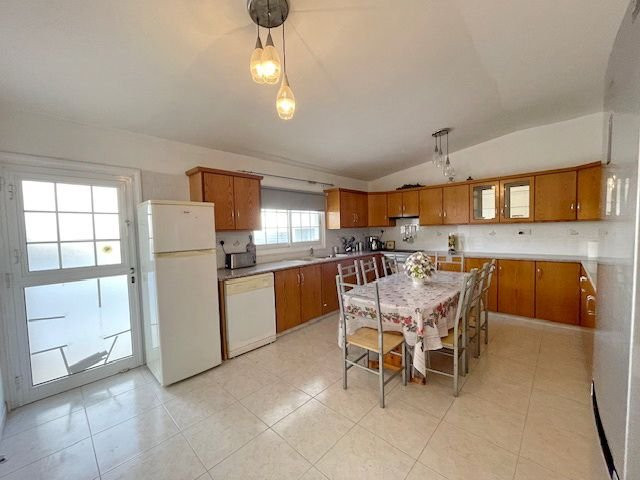 Image No.16-4 Bed Property for sale