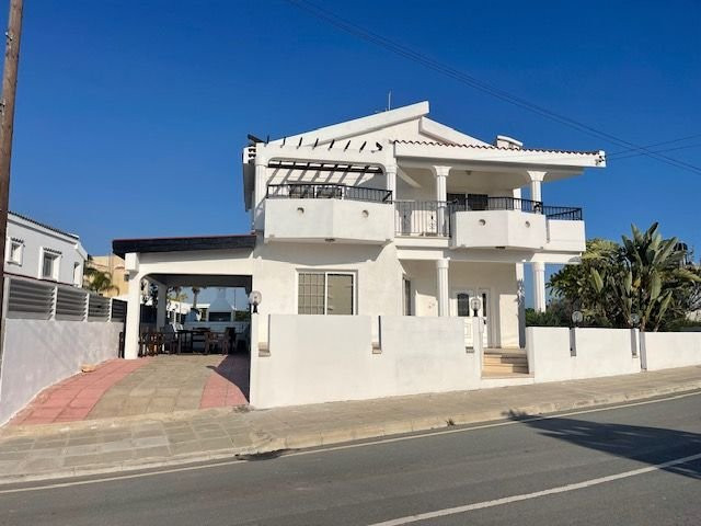 Image No.2-4 Bed Property for sale