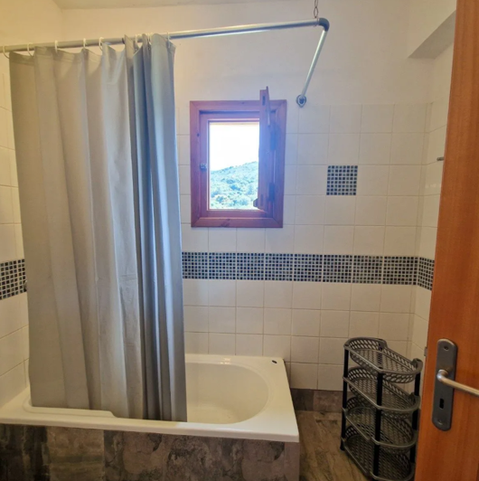 Image No.17-4 Bed House for sale