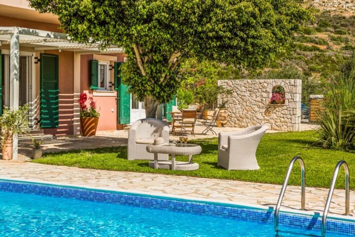 Image No.10-3 Bed House for sale