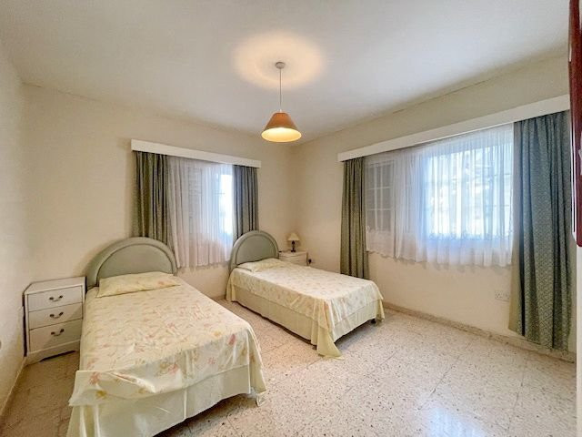 Image No.20-3 Bed Property for sale