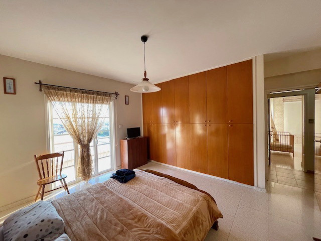 Image No.13-3 Bed Property for sale