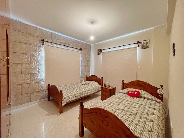 Image No.19-3 Bed Property for sale